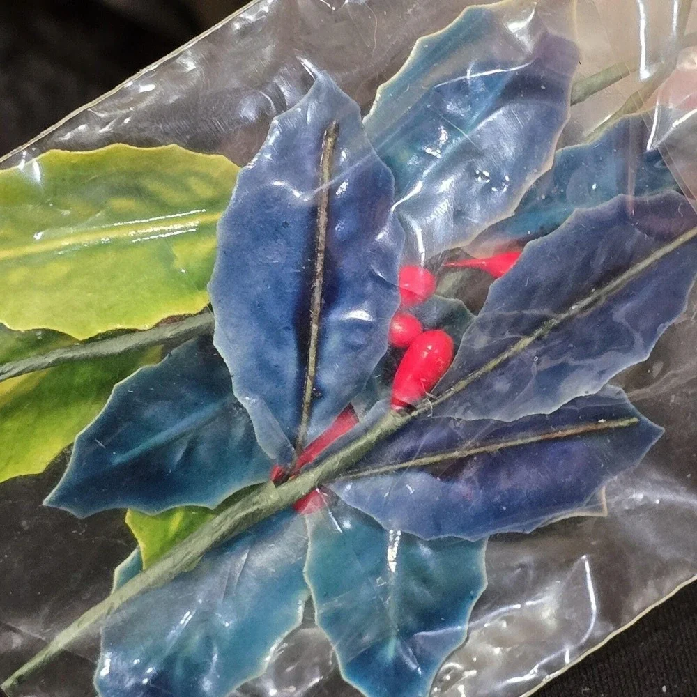 Vtg LACQUER Holly LAPEL Christmas Corsage TRIM NOS 4 in Package‎ 2 Color Leaves